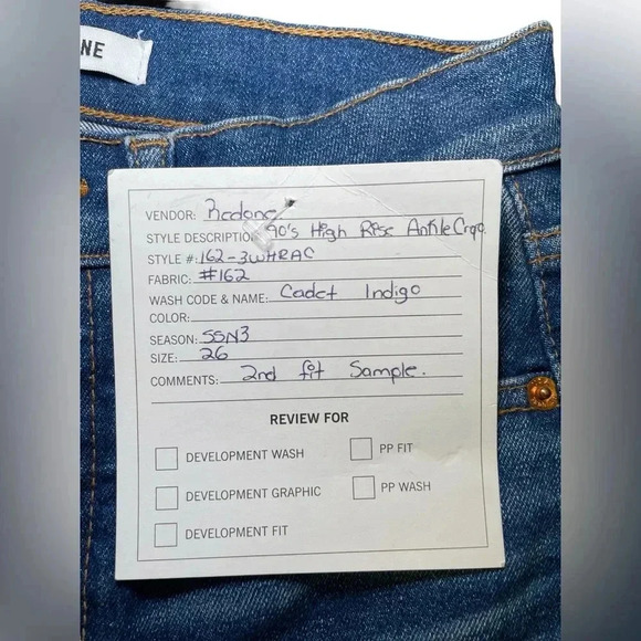 RE/DONE NWT Sample 90s High Rise Crop Jeans Size 26 Dark Wash - Picture 6 of 8